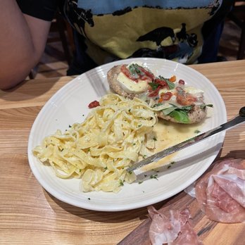 Carrabba's Italian Grill - Chicken Bryan w/Fettuccine Alfredo - Italian Near Me - Orlando, Florida Carrabba's Italian Grill - Chicken Bryan w/Fettuccine Alfredo - Italian Near Me - Orlando, Florida