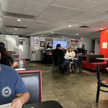 Pacific Diner - Dining room - Breakfast & Brunch Near Me - Henderson, Nevada