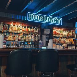 Bruce's Bar & Grill - Bar area