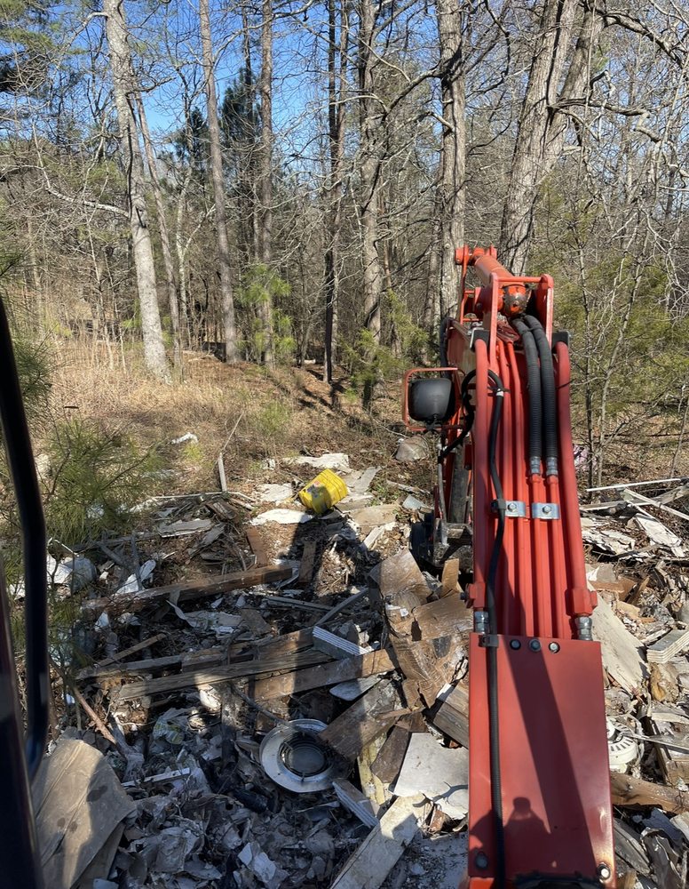 LB DUMPSTERS Updated June 2024 11 Photos 1264 Smith Lp, Demorest, Demolition