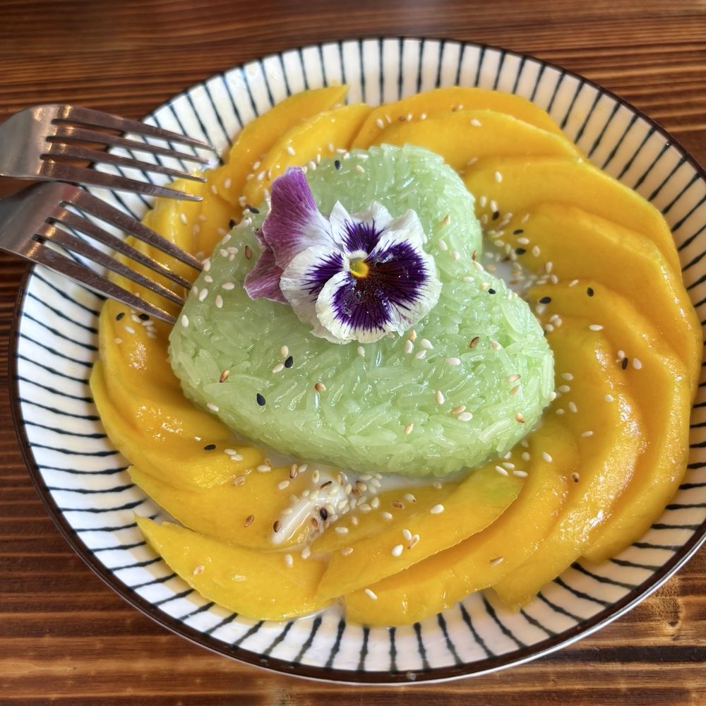 Lao Garden - Mango sticky rice - Laotian Near Me - Berkeley, California