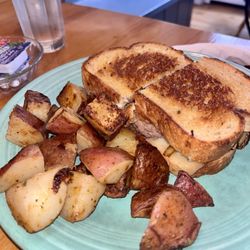 Mom's Country Cafe - Patty melt