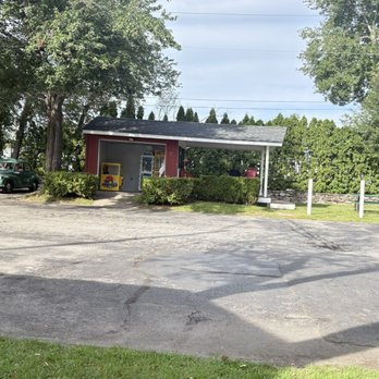 Hank's Dairy Bar - Another outbuilding here at Hanks - Seafood Near Me - Plainfield, Connecticut Hank's Dairy Bar - Another outbuilding here at Hanks - Seafood Near Me - Plainfield, Connecticut