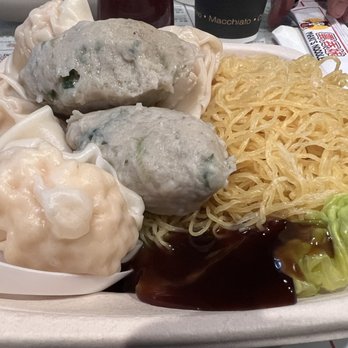 Maxi’s Noodle - 3 Toppings Lo Mein (wontons, dumplings, fishballs) - Cantonese Near Me - Flushing, New York Maxi’s Noodle - 3 Toppings Lo Mein (wontons, dumplings, fishballs) - Cantonese Near Me - Flushing, New York