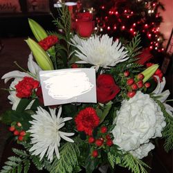 Wildflower Florist - Beautiful Christmas Birthday floral arrangement sent between best friends who live in different states
