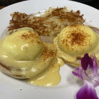 Guieb Cafe - Traditional Benedict - New American Near Me - Honolulu, Hawaii