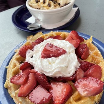 Cafe 222 - Oatmeal and Fresh Bananas & Strawberry Shortcake Waffle - Breakfast & Brunch Near Me - San Diego, California Cafe 222 - Oatmeal and Fresh Bananas & Strawberry Shortcake Waffle - Breakfast & Brunch Near Me - San Diego, California