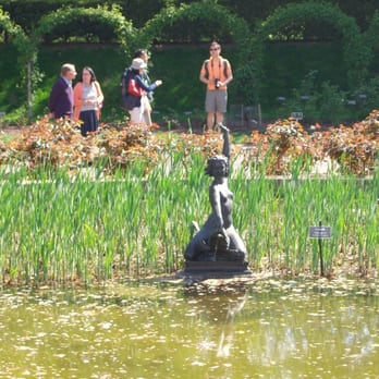 Brooklyn Botanic Garden - Naked Girl Humping A Fish Fountain - Botanical Gardens Near Me - Brooklyn, New York