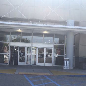 Kohl's - Front - Department Stores Near Me - LAKEWOOD, California