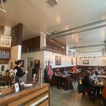 Fressen Artisan Bakery - people sitting at tables - Bakeries Near Me - Portland, Oregon Fressen Artisan Bakery - people sitting at tables - Bakeries Near Me - Portland, Oregon