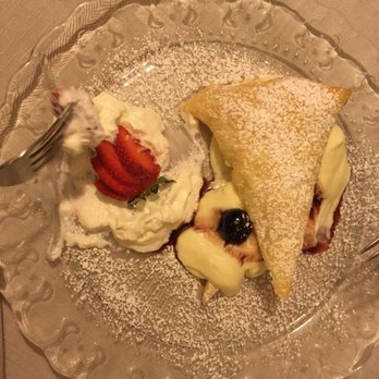 AD Braceria - hot puff pastry with chantilly cream and berries - Tuscan Near Me - Cortona, Arkansas AD Braceria - hot puff pastry with chantilly cream and berries - Tuscan Near Me - Cortona, Arkansas