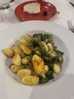 EDWINS Cigar Bar by null