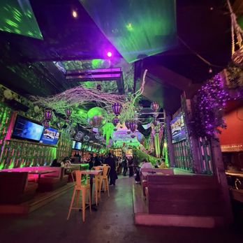 TREE HOUSE - Comfort Food Near Me - Chicago, Illinois