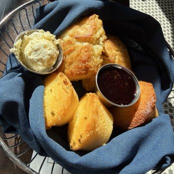 Bubba - Southern Bread Basket - Southern Near Me - Des Moines, Iowa