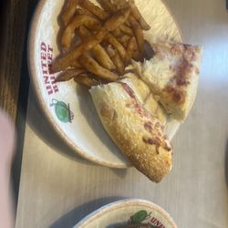 United Buffet - Honestly, the food taste all right the pizza actually tastes decent