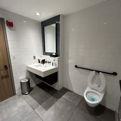 United Club - Shower room
