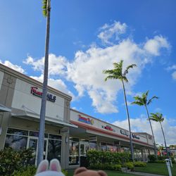 Moanalua Shopping Center - It's a very long, open-air shopping center