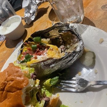 Snug Harbor Jazz Bistro - Burger and baked potato - Jazz & Blues Near Me - New Orleans, Louisiana