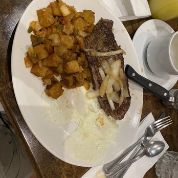 Islas Canarias Restaurant - Bistec con huevos - Cuban Near Me - Miami, Florida Islas Canarias Restaurant - Bistec con huevos - Cuban Near Me - Miami, Florida
