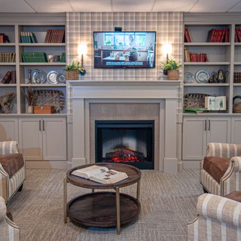 Weatherly Court - Weatherly Court Fireside Living Room - Assisted Living Facilities Near Me - Medford, Oregon Weatherly Court - Weatherly Court Fireside Living Room - Assisted Living Facilities Near Me - Medford, Oregon