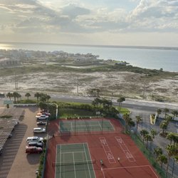 Navarre Towers - Basketball court, tennis court
