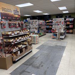 Premier Feed & Pet - Inside