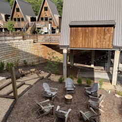 Wrong Way River Lodge & Cabins - Lower fire pit area