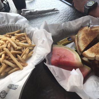 Barefoot's Beachside Bar and Grill - BLT & fries - American Near Me - Miramar Beach, Florida