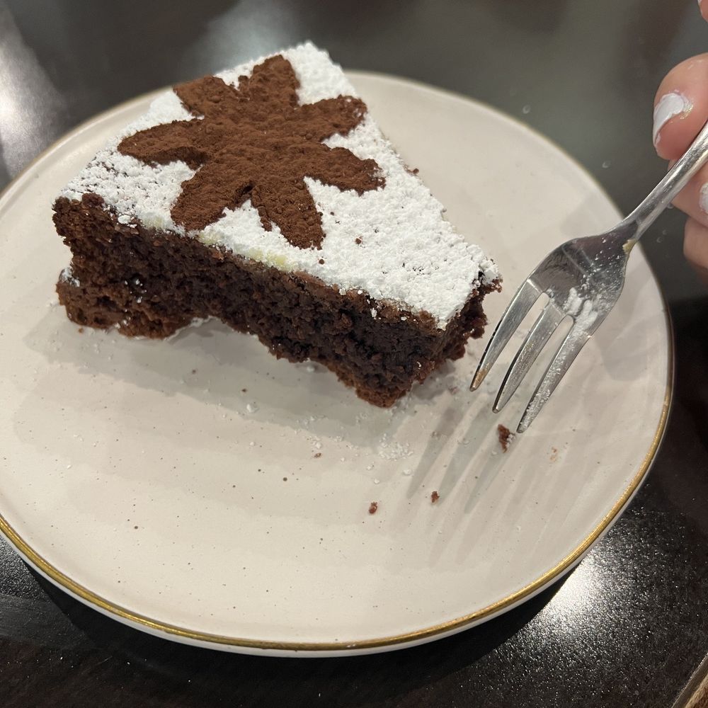 Flourless chocolate cake
