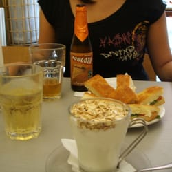Café de la Paix - Yogurt naturale con muesli, sidro di mele, focaccia, birra alla quinoa