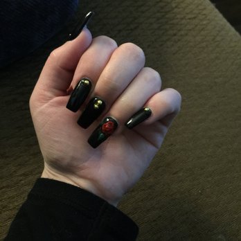 Queen Nails - Beautiful red rose with gold jewels by Nick - Nail Salons Near Me - Hackettstown, New Jersey