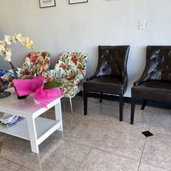 Luxe Nail Bar - Waiting area