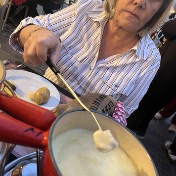 Swiss Chuchi - Dipped bread - Fondue Near Me - Zürich, ZH Swiss Chuchi - Dipped bread - Fondue Near Me - Zürich, ZH