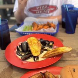 Hurricane Hole - Mussels were fresh, plump and fresh. Sauce was delicious!