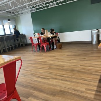 St Elmo’s - Second floor has plenty of space - Coffee & Tea Near Me - Alexandria, Virginia