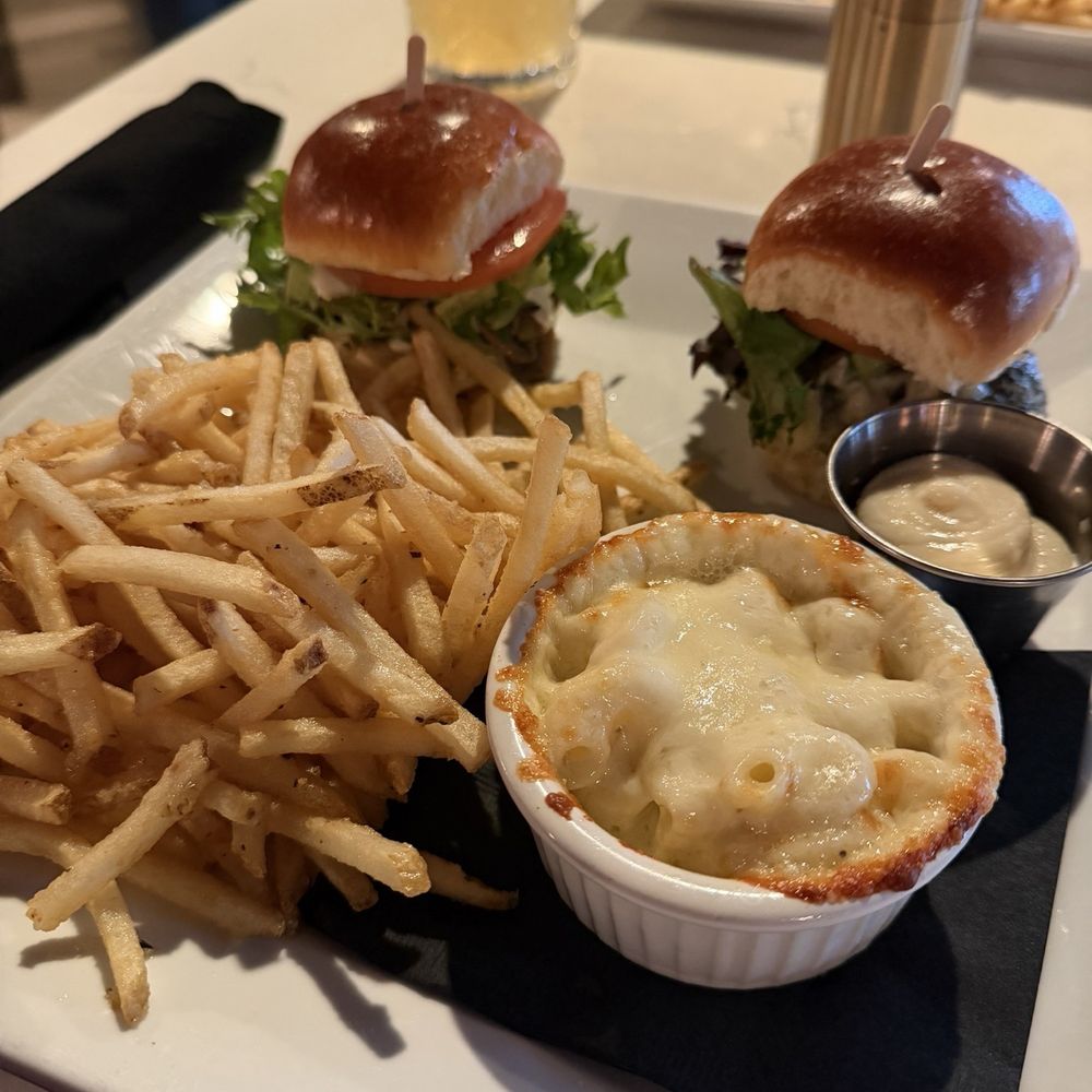Quartet Garlic Fries, Cheddar Mac, Figy Chicken and Blue Bird Quartet Garlic Fries, Cheddar Mac, Figy Chicken and Blue Bird