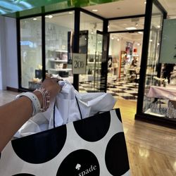 kate spade new york outlet - Storefront