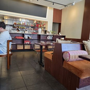 Dalah - Interior - Thai Near Me - Pasadena, California