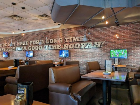 Brick House Tavern + Tap by null