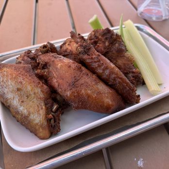 Davis BBQ - Smoked wings (no sauce) - Barbeque Near Me - Sterling, Massachusetts