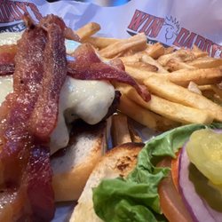 Wing Daddy's Sauce House - Barbecue bacon burger