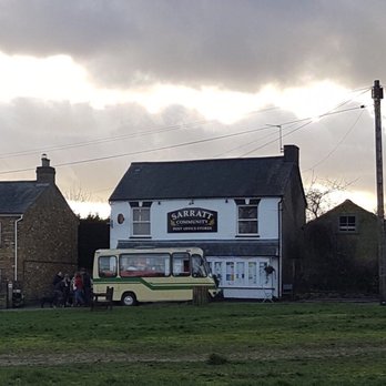 Sarrat Community Post Office - Christmas 2018, Father Christmas arrives in a classic coach - Post Offices Near Me - Sarratt, HRT