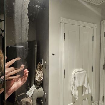 Elyton Hotel, Autograph Collection - Broken dirty mirror - Hotels Near Me - Birmingham, Alabama