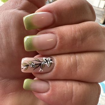 Q Nail & Spa - Nail Salons Near Me - Mineola, Texas