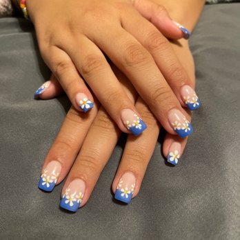 La Chica Nails & Microblading Salon - Nail Salons Near Me - Oviedo, Florida