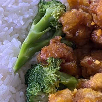 Hing Wong Restaurant - General Tso's Chicken - Chinese Near Me - Waterbury, Connecticut