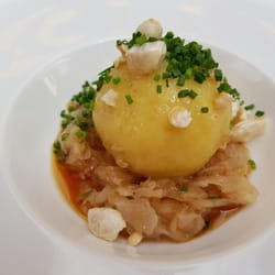 Essl - Grammelknöderl Sauerkraut. Bratensaft'l. stückweise
