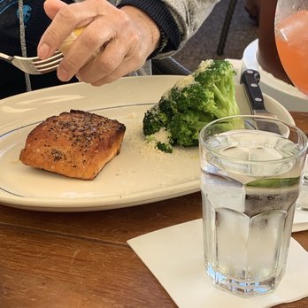 Houston's Restaurant - Scottish Salmon Lunch - American Near Me - Pompano Beach, Florida