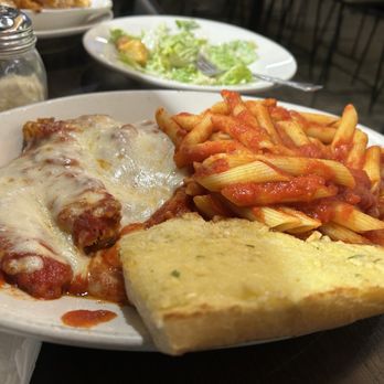 Enzo's Pizzeria - Chicken Parmesan Dinner W/ Salad - Pizza Near Me - Los Angeles, California