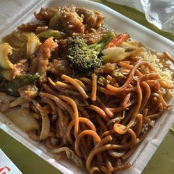 Asian Way - Combo A - half chow mein, half fried rice w/ garlic chicken IG: @ammysalamii